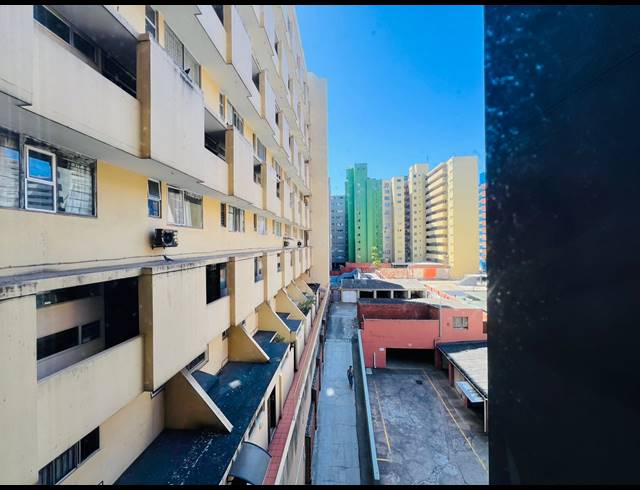 1.5 BEDROOM APARTMENT FOR SALE IN POINT WATERFRONT